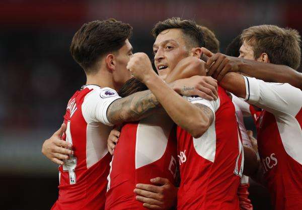 فرحة لاعبو أرسنال