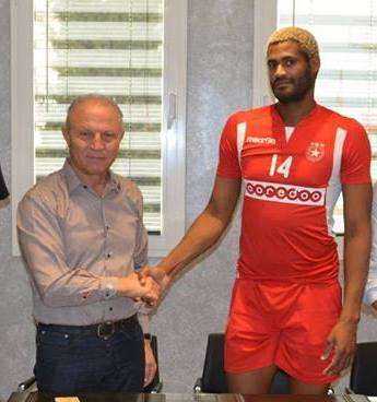 ليكنديلان مع رئيس النجم رضا شرف الدين بعد امضاء العقد