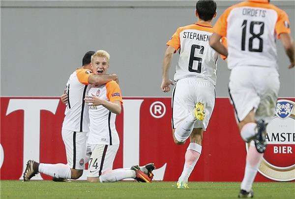 فرحة لاعبو شاختار