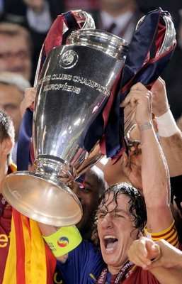 بويول يرفع بطولة دوري أبطال أوروبا