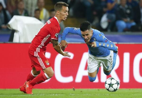 2016-09-28t210335z_682257072_lr1ec9s1mhoa5_rtrmadp_3_soccer-champions-nap-slb_reuters