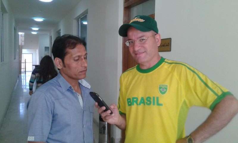 أثناء إجراء الحوار