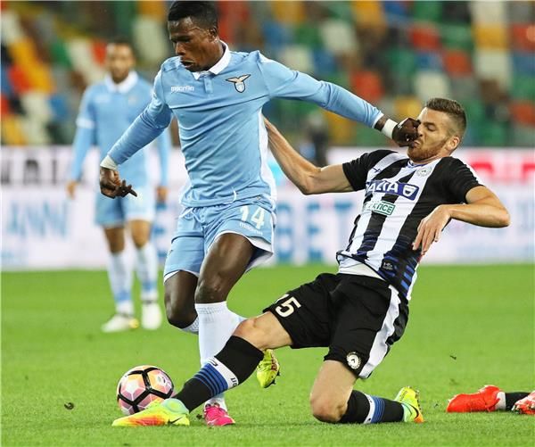 كايتا (يسار)