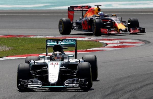 2016-10-02t081500z_1804729730_s1beuepupwaa_rtrmadp_3_motor-f1-malaysia_reuters