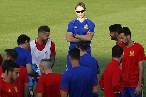 جانب من تدريبات المنتخب الإسباني