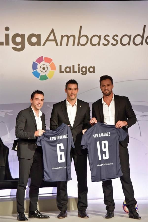 تشافي أثناء تعيينه سفيرا لليجا