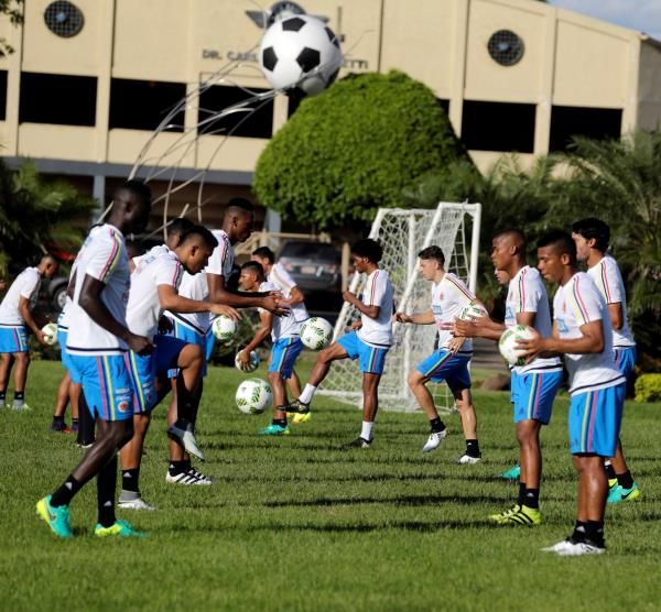 2016-10-04t215016z_1896742959_s1beufckpkaa_rtrmadp_3_soccer-worldcup-pry-col_reuters