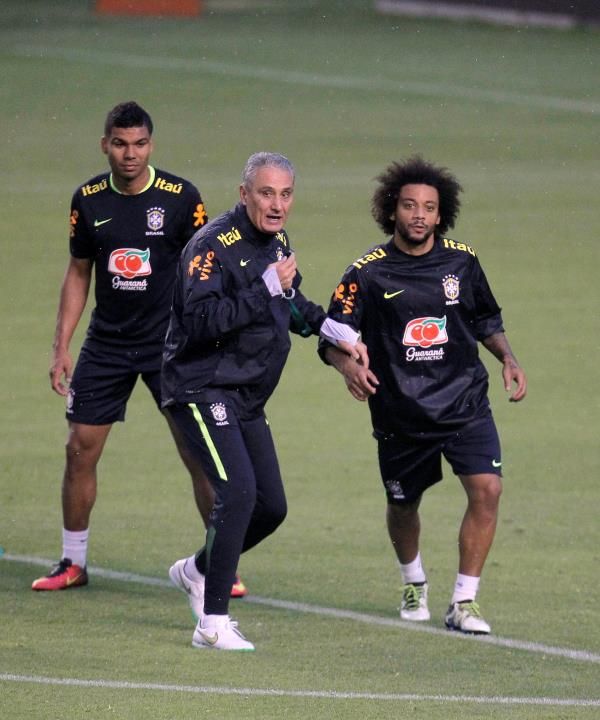 مدرب البرازيل مع مارسيلو أحد أبرز الغائبين