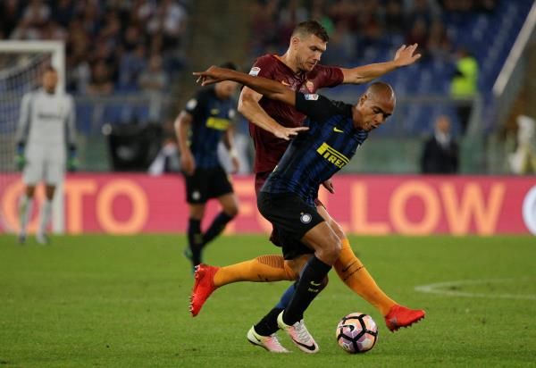 2016-10-02t192943z_29967922_s1beuescmxaa_rtrmadp_3_soccer-italy_reuters