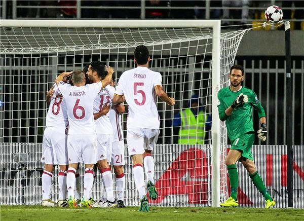 من مباراة ألبانيا وإسبانيا