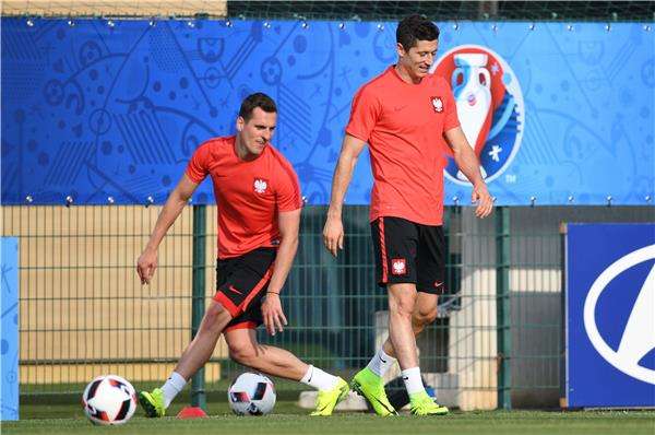 ليفاندوفسكي وميليك