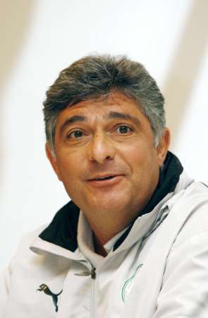 2006-06-18t133345z_01_wccha103_rtridsp_2_sport-soccer-world