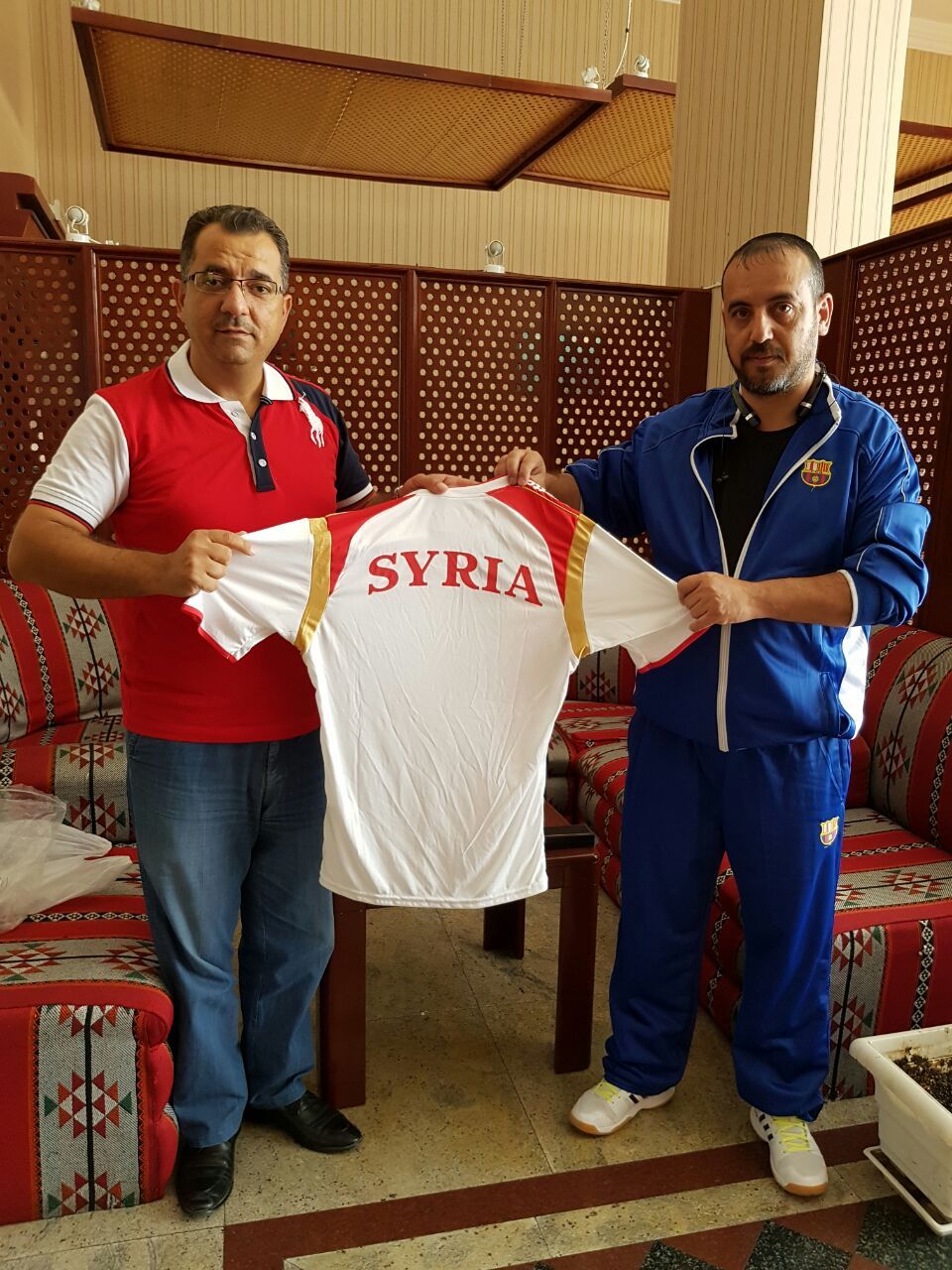  عبد الهادي سواس (يمين)