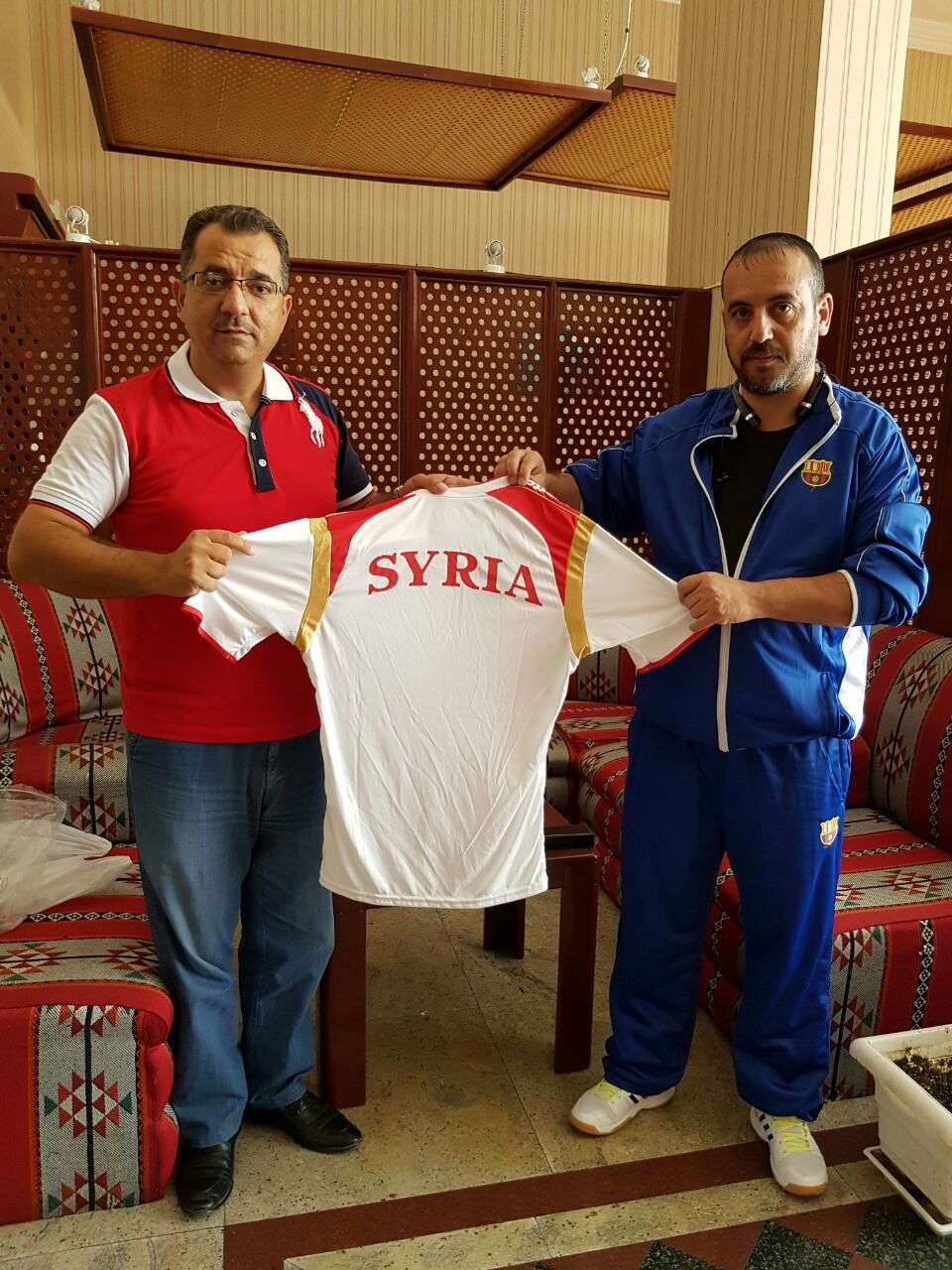  عبد الهادي سواس (يمين)