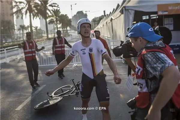 ?i=epa%2fathletics%2f2016-10%2f2016-10-12-05582417_epa