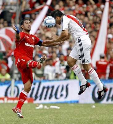 مونتنيجرو (بالقميص الاحمر)