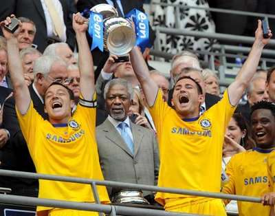 جون تيري وفرانك لامبـارد يرفعـان كأس إنجلترا 2009