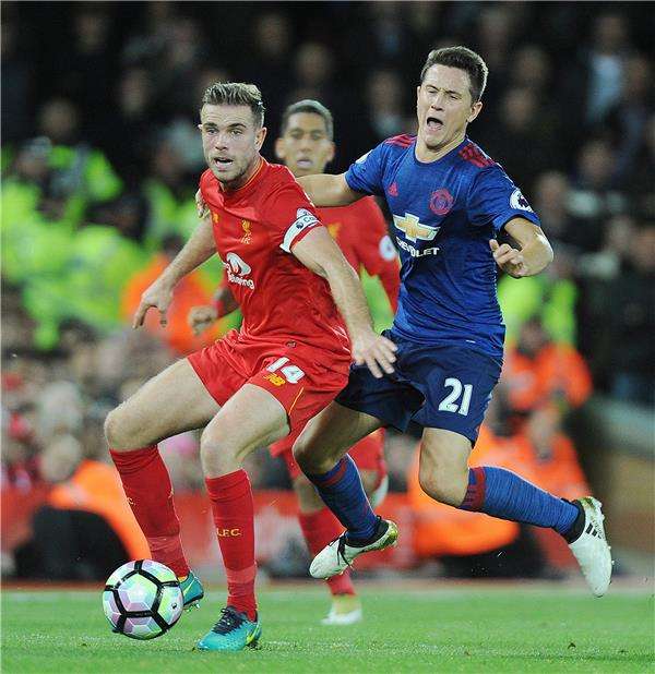 جوردان هندرسون خلال المباراة