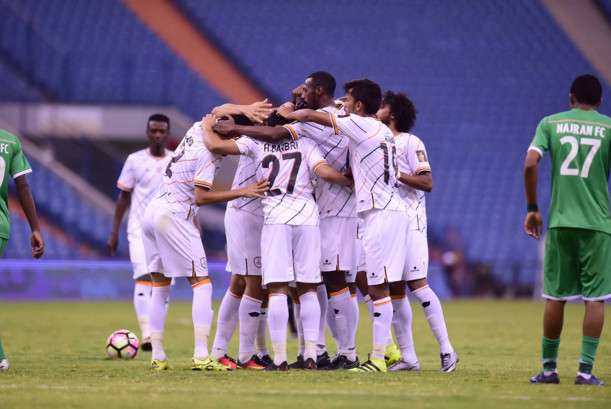 لاعبو الشباب