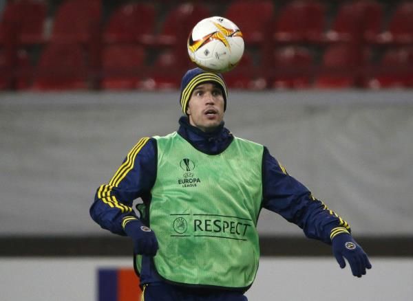 2016-02-24t173010z_1402526053_d1aesoxhtaaa_rtrmadp_3_soccer-europa-mos-fen_reuters