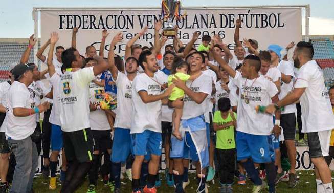 تتويج فريق زوليا 