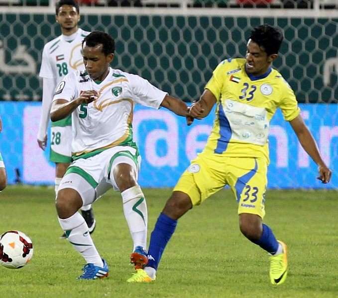 الصيعري (يمين)