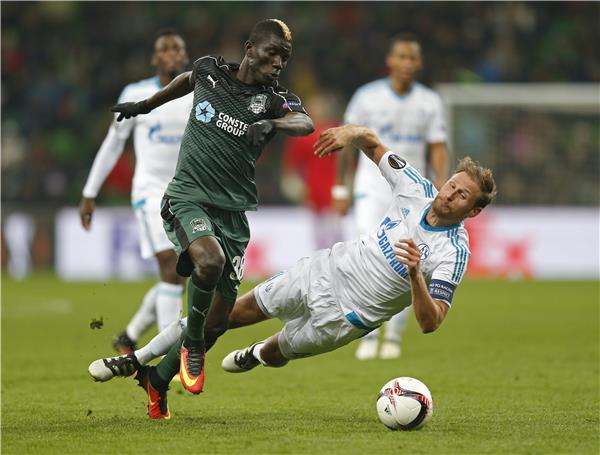 لقطة من مباراة شالكه مع كراسنودار