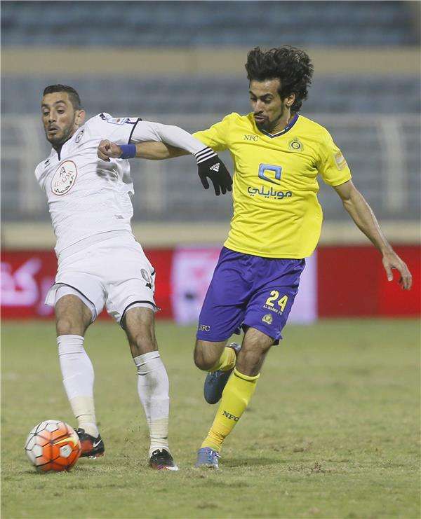 حسين عبدالغني (يمين)