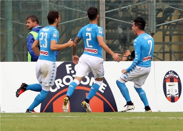 فرحة لاعبي نابولي