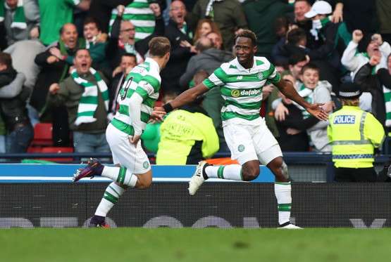 موسى ديمبيلي يحتفل بالهدف