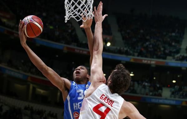 2015-09-15t164008z_1233078690_lr2eb9f1aalsy_rtrmadp_3_basketball-european_reuters