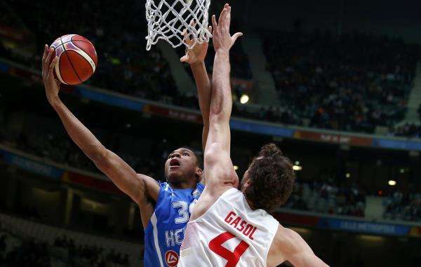 2015-09-15t164008z_1233078690_lr2eb9f1aalsy_rtrmadp_3_basketball-european_reuters