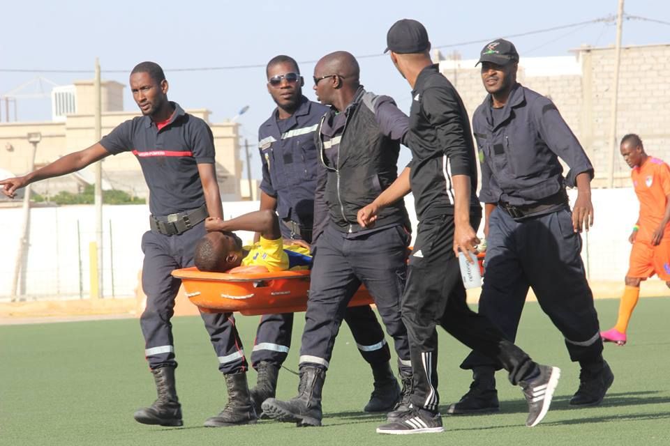اللاعب أثناء خروجه من الملعب