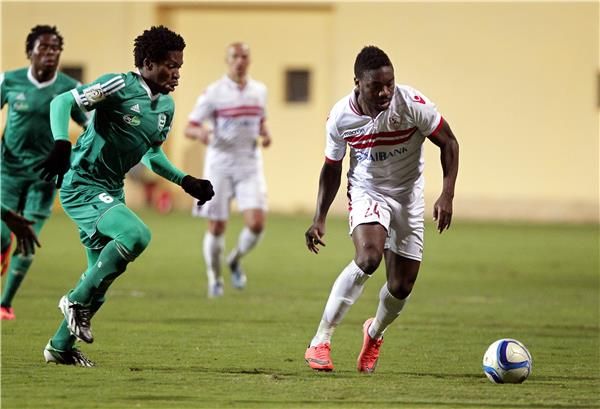 مايوكا (يمين)