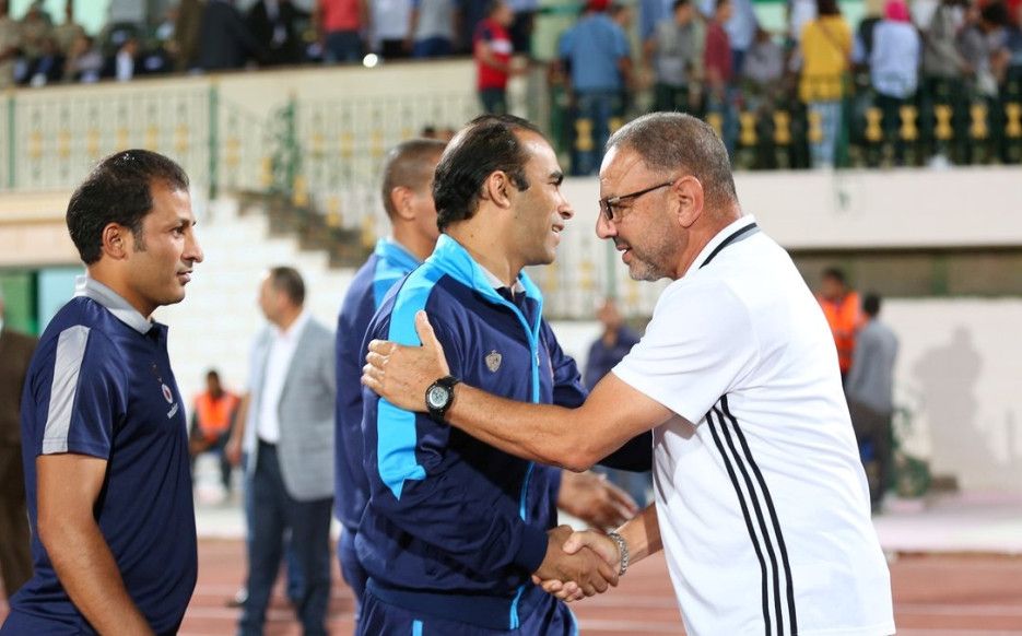 طلعت يوسف يصافح سيد عبدالحفيظ