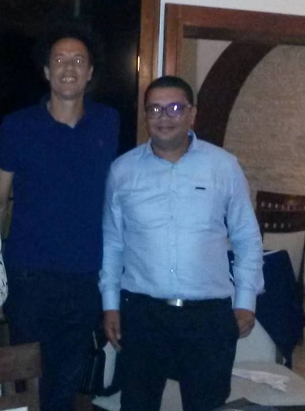 العيناوي إلى جانب رئيس نادي التنس بالحمامات 