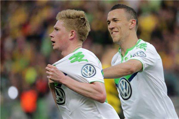  دي بروين وبيريسيتش مع فولفسبورج