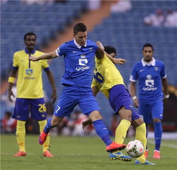 تياجو نيفيز بقميص الهلال السعودي