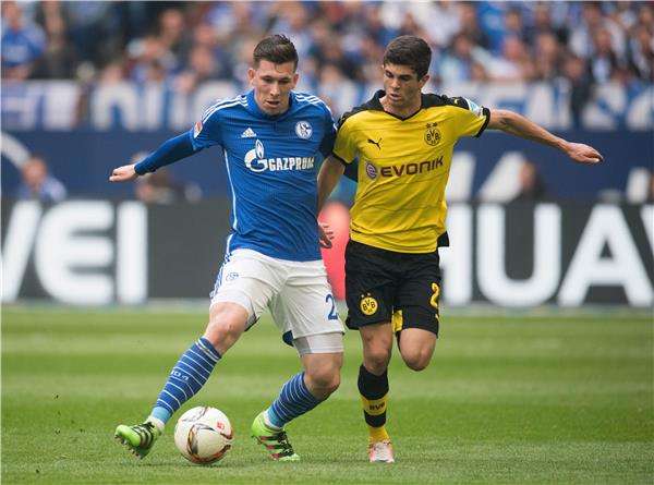 جانب من مباراة سابقة بين دورتموند وشالكه