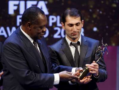 الكاميروني حياتو في إحدى حفلات توزيع الجوائز