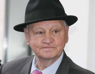 السيـر بوبـي روبسـون في صورة إلتقطت له في شهر فبرايـر الماضي