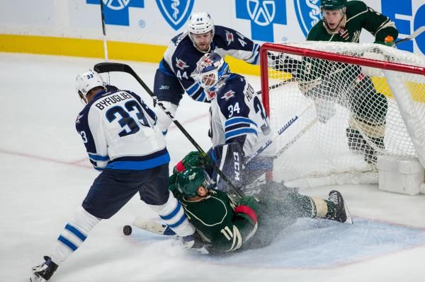 2016-10-16t022104z_568625725_nocid_rtrmadp_3_nhl-winnipeg-jets-at-minnesota-wild_reuters