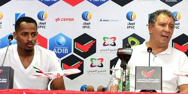  هنك تين كات (يمين)