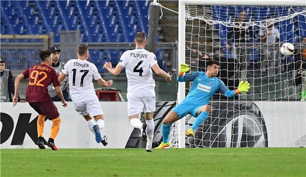 لقطة من مباراة الذهاب بين الفريقين