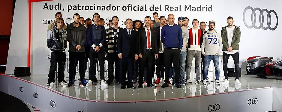 صورة جماعية للفريق