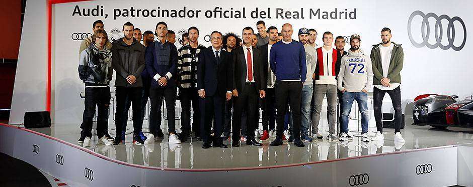 صورة جماعية للفريق