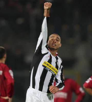 بعد قضاء 10 سنوات مع اليوفي .. تريزيغيه يؤكد بقاءه