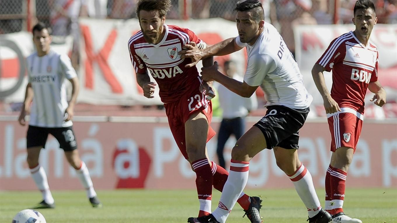 جانب من تعادل ريفر بليت وإستوديانتيس 