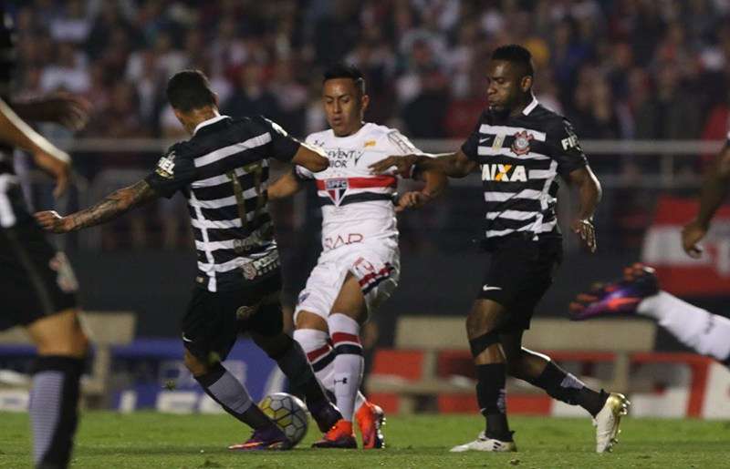 لقطة من مباراة ساوباولو مع كورينثيانز 