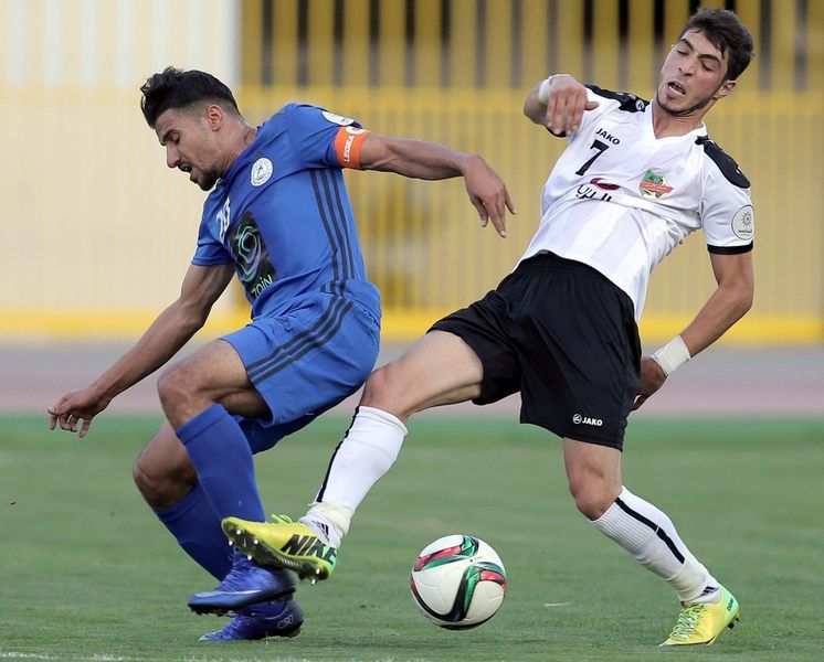 حمزة الدردور "يسار" في مباراة أمام الأهلي